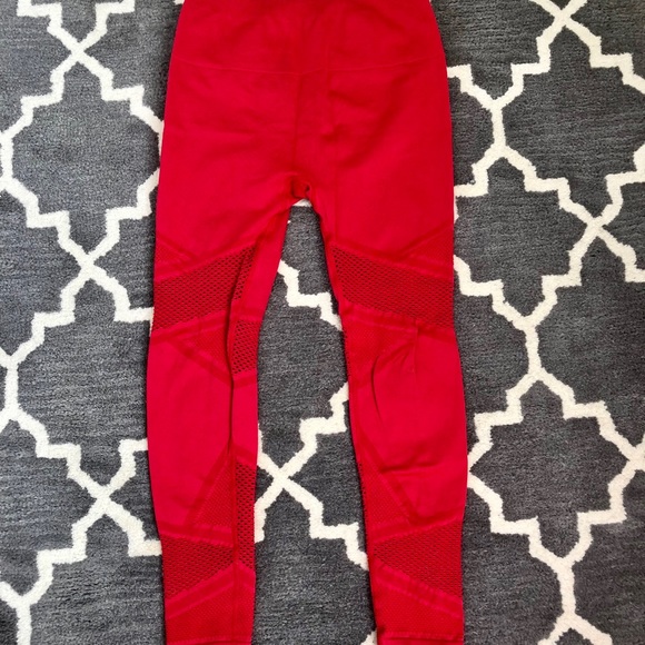 Fabletics Mosaic High-Waisted 7/8 Legging - Picture 4 of 4
